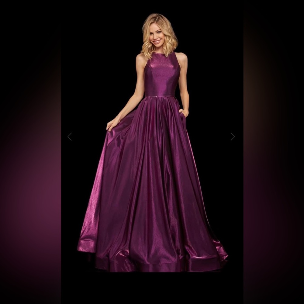 NWOT Sherri Hill Dress size 2